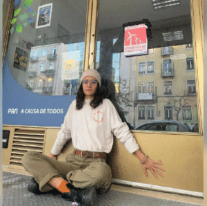 Ativistas pelo clima bloqueiam sedes de partidos  