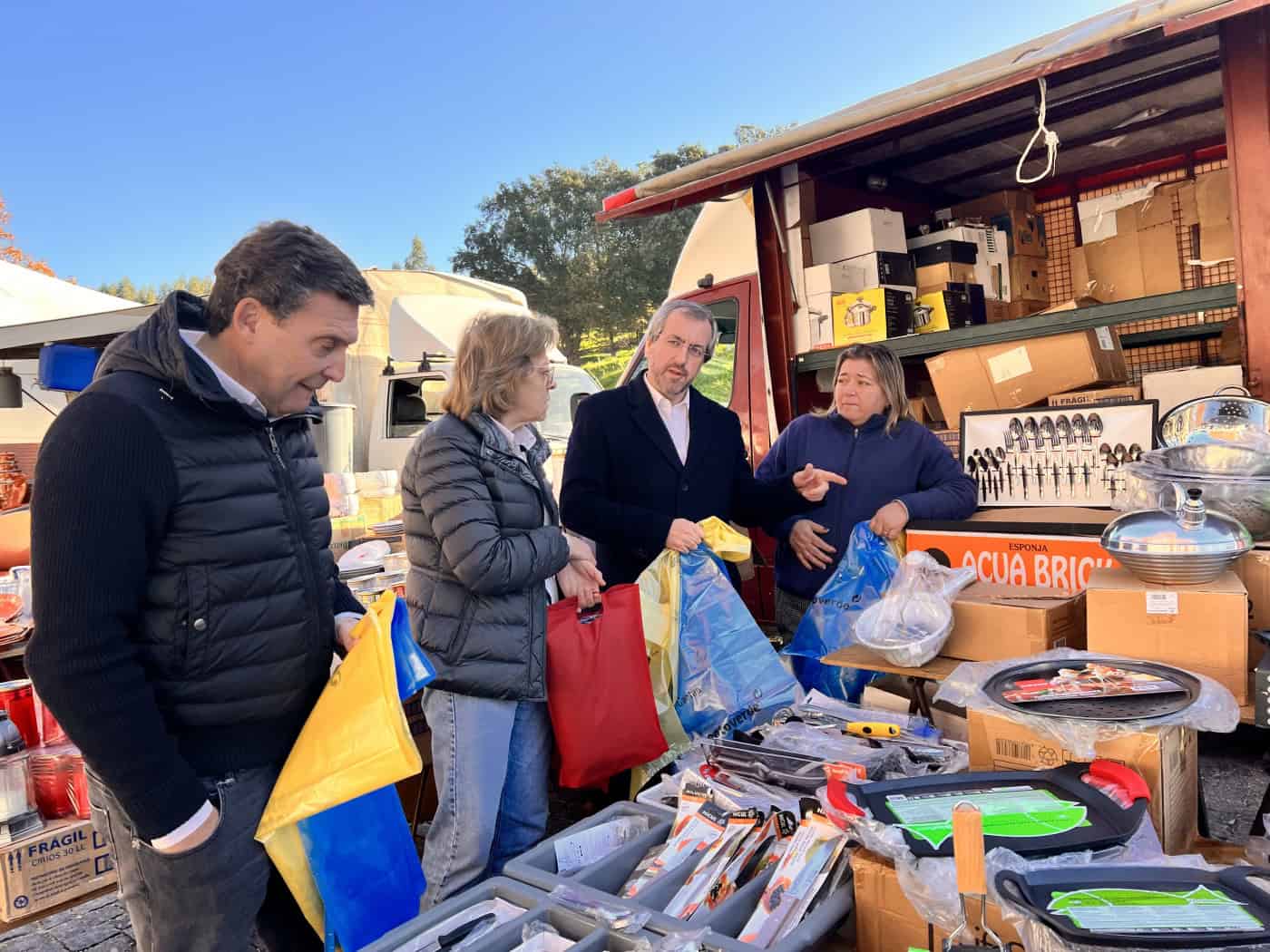 Braval sensibilizou feirantes para a correta separação do plástico e cartão