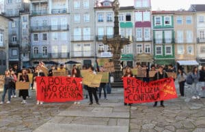 “Não há condições para que os alunos possam descansar nem estudar nas residências”