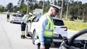 PSP e GNR na estrada a partir de hoje para fiscalizar condução ao telemóvel&nbsp;