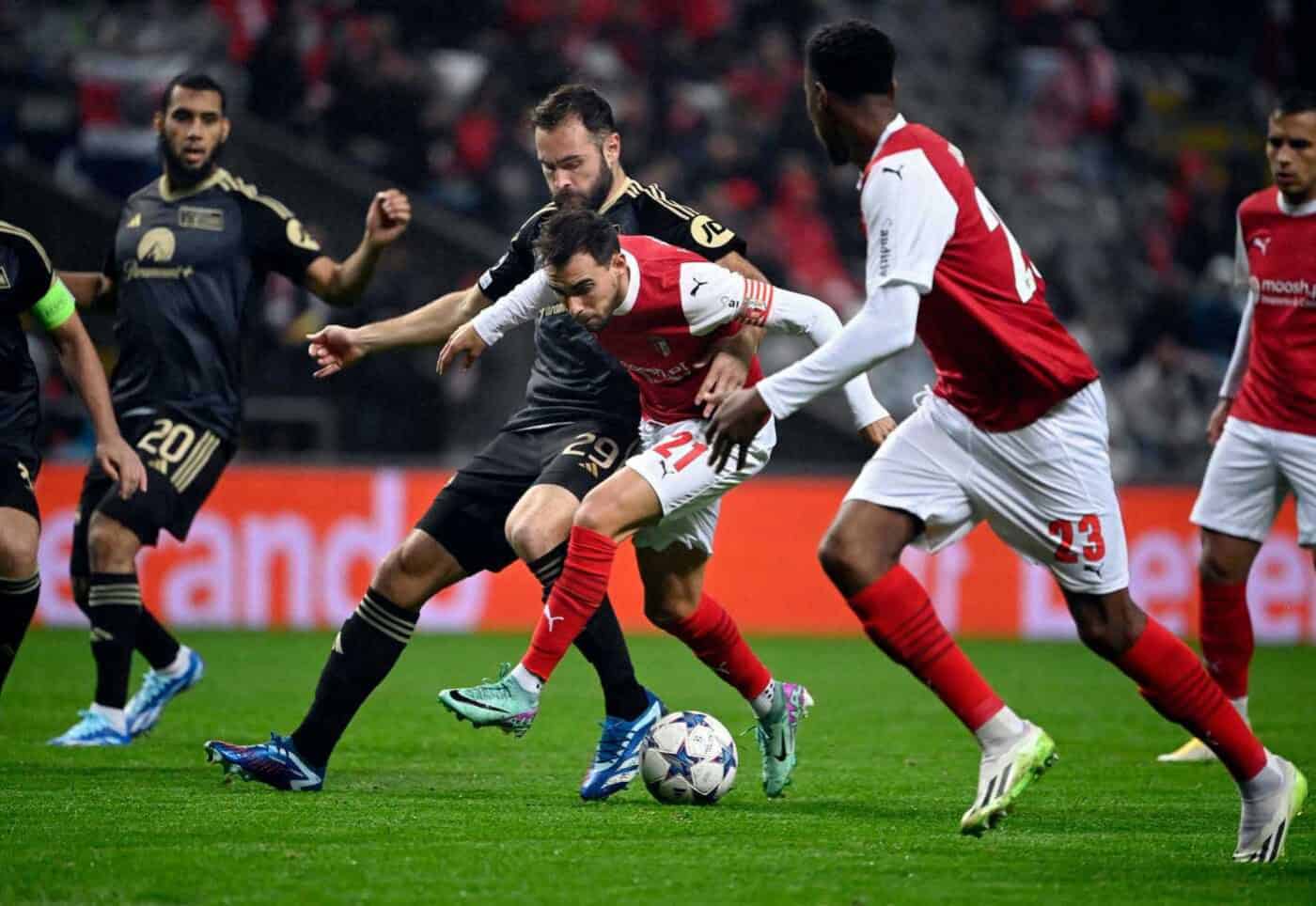 Reduzido a 10, SC Braga empata e mantém sonho dos oitavos da Liga dos Campeões