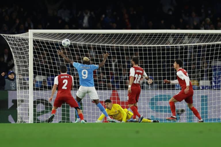 SCB cai para a Liga Europa após derrota em Nápoles