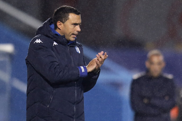 Treinador espanhol Pablo Villar de saída de Vizela