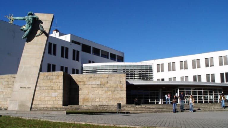 zet gallery e dstgroup desafiam artistas a criar obras de arte para a UMinho