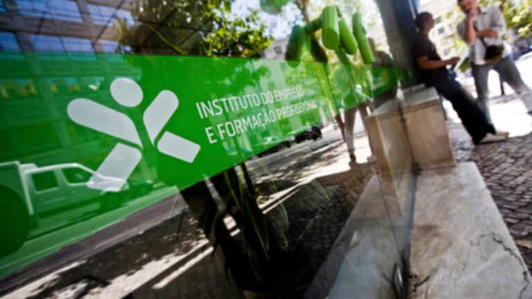 Desempregados inscritos nos centros de emprego aumentam 5,3% em novembro