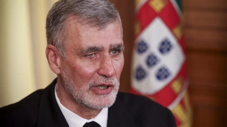 "Parece que alguém quer ter um seguro de vida" diz Gouveia e Melo sobre candidatura presidencial&nbsp;