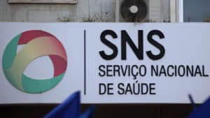 Linha SNS 24 vai abrir novos centros de atendimento face a pico de procura