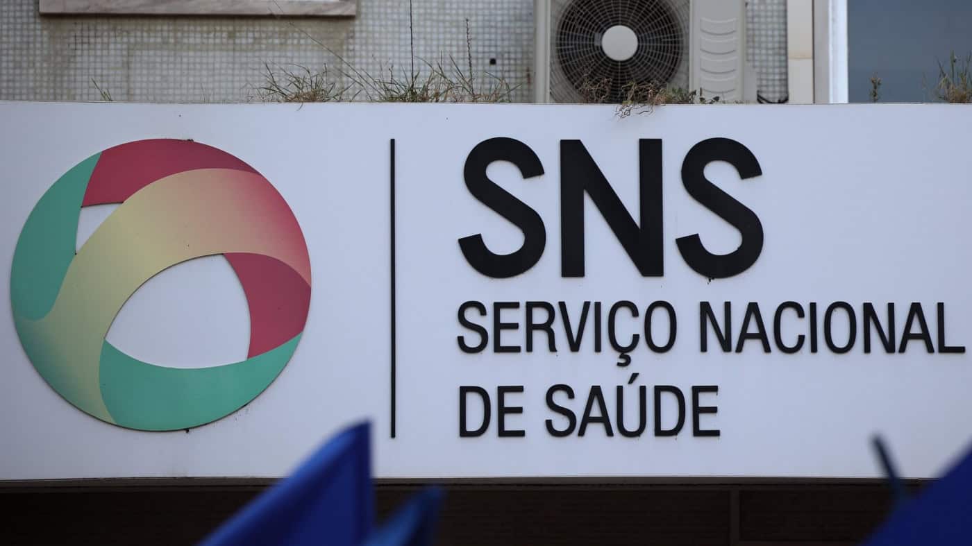 Linha SNS 24 vai abrir novos centros de atendimento face a pico de procura