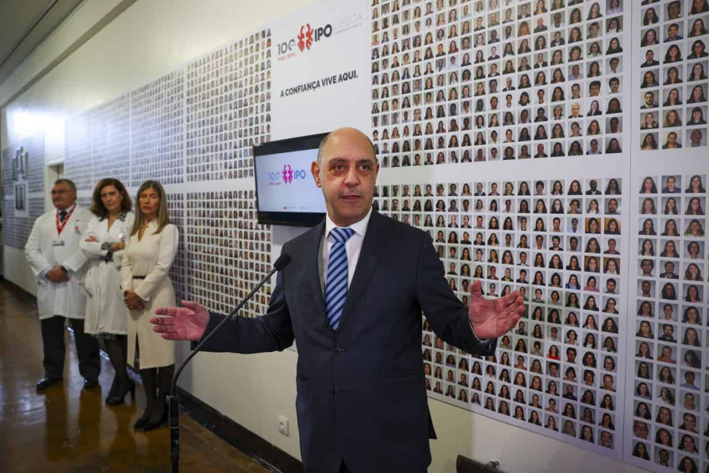 Ministro anuncia reforço de centros de saúde com horário alargado no período de Ano Novo