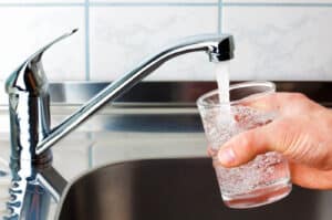 Deco alerta para "elevada discrepância" do valor da água entre os municípios