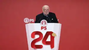 Manuel Alegre eleito com 95,34% dos votos presidente honorário do PS&nbsp;