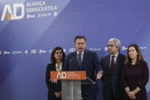 AD promete descer IRS e IRC e melhorar saúde e educação com apoio de privados 