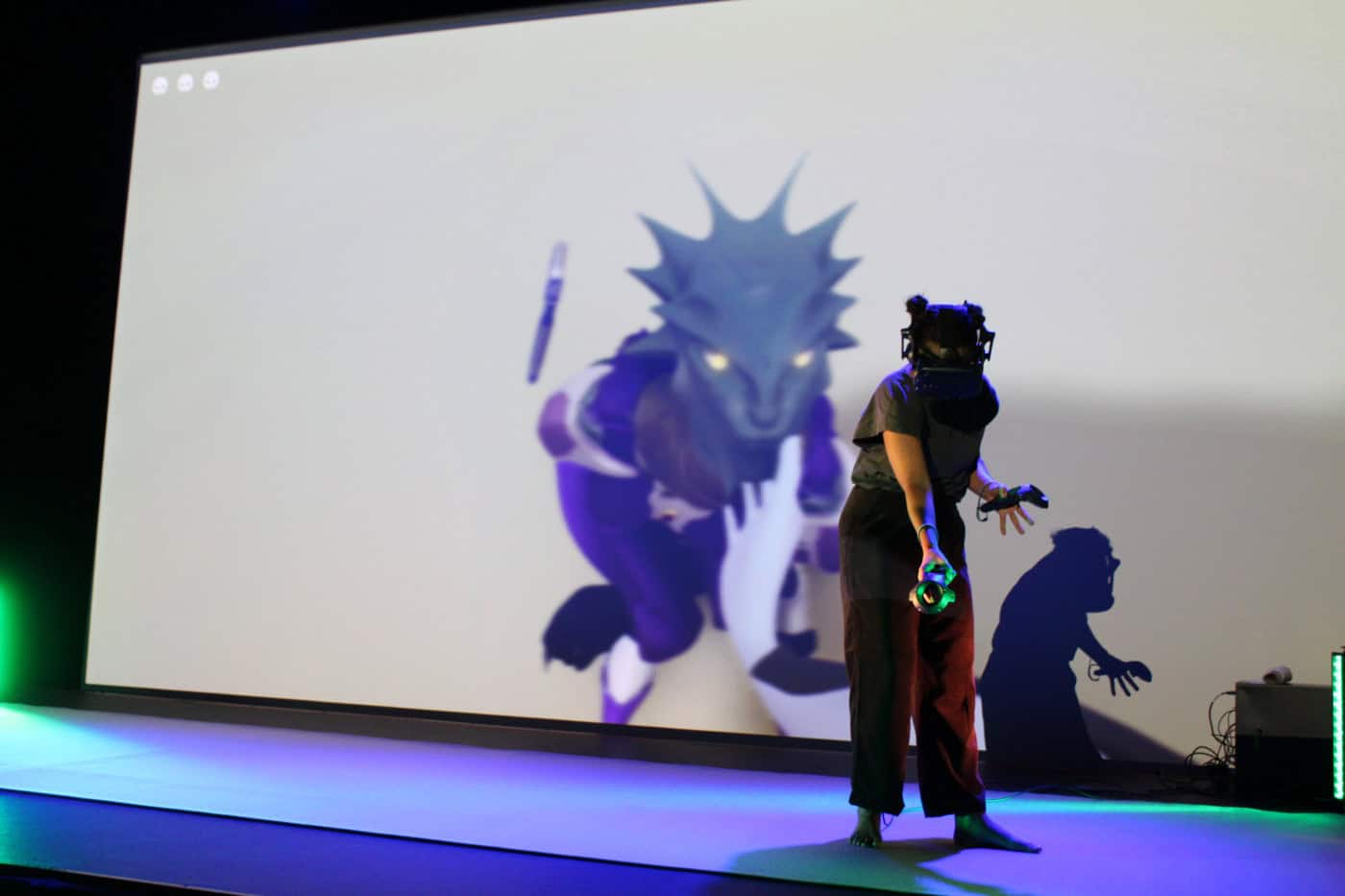 Espetáculo teatral em realidade virtual acontece em três espaços em simultâneo