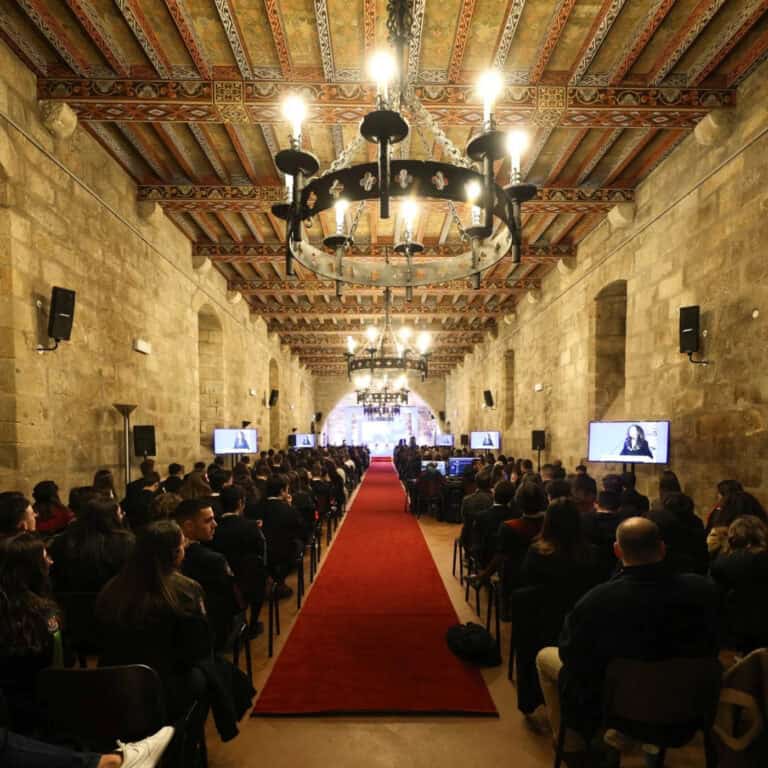 "Falta de apoios aos estudantes afasta a Universidade da Academia"