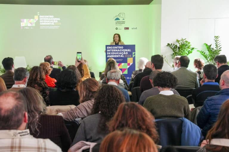 “Não podemos mudar o mundo sem as pessoas e o mais fácil é começar pelas crianças”