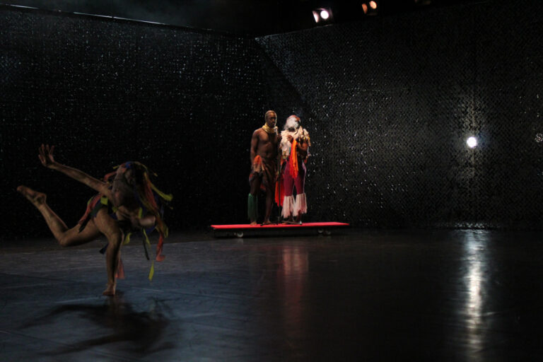 'Bantu', a performance que usa o corpo e a linguagem como união entre povos