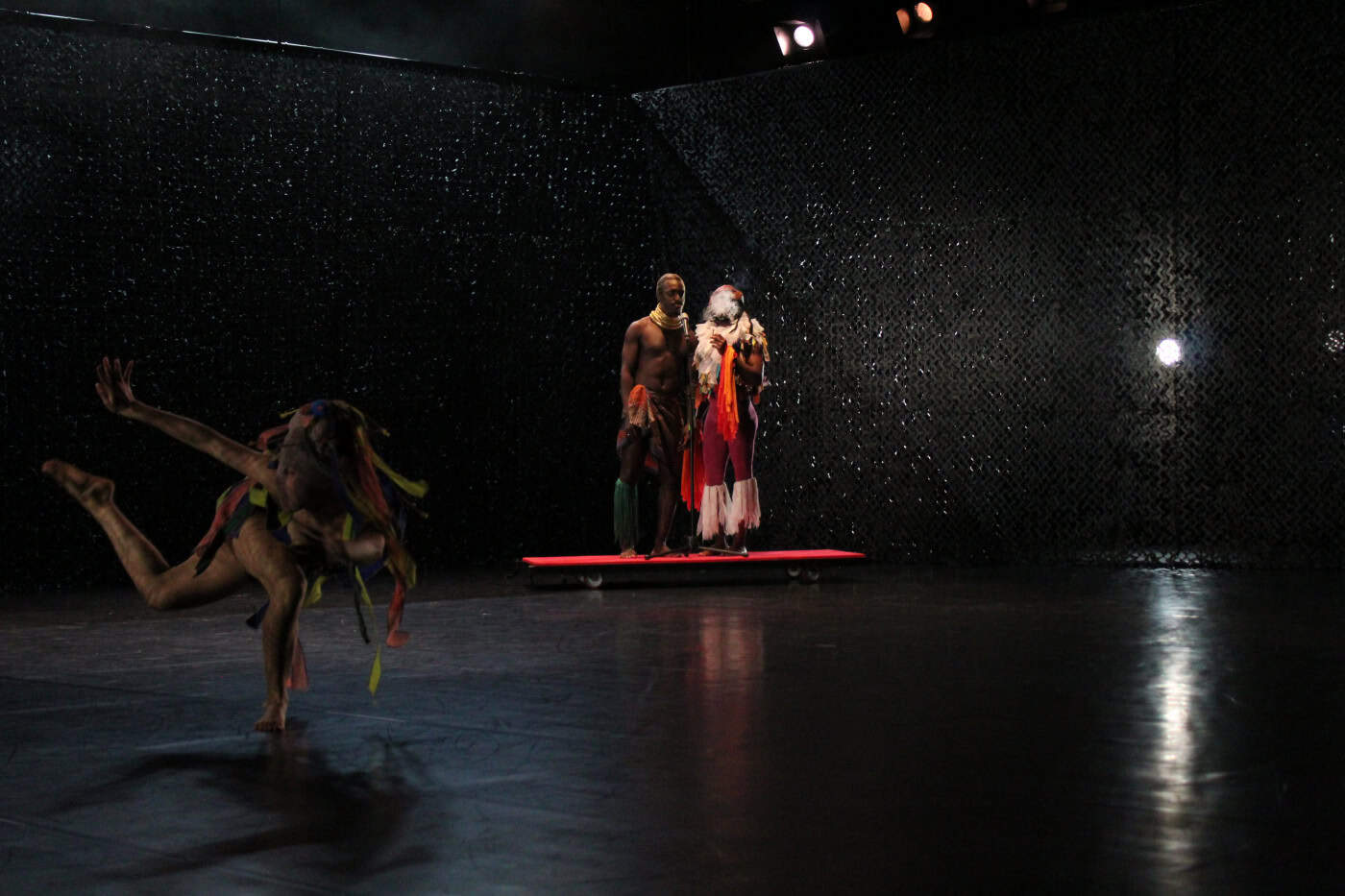 'Bantu', a performance que usa o corpo e a linguagem como união entre povos