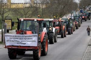 Protesto de agricultores bloqueia Estrada Nacional 4 em Elvas
