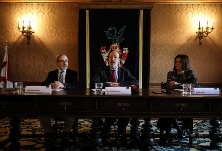 UMinho replica cortejo de 1974 a partir do Arco da Porta Nova