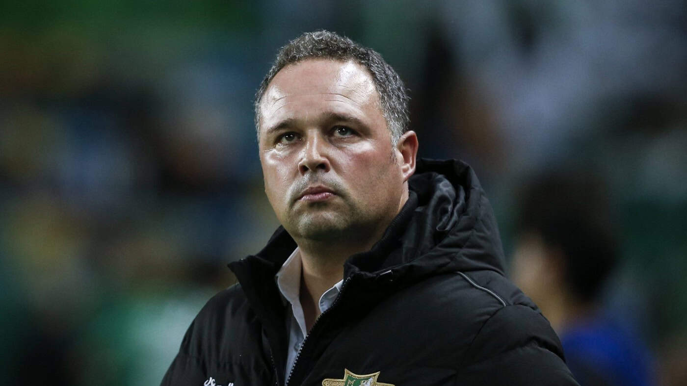 Vítor Campelos quer que Gil "aprenda com os erros" para "entrar mais forte" com o Estoril