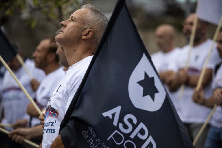 Elementos da PSP e GNR concentram-se na Praça do Comércio&nbsp;