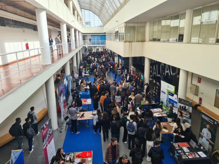 Mais de 3.000 oportunidades de trabalho e estágio no  'Dia do Emprego' da EEUM