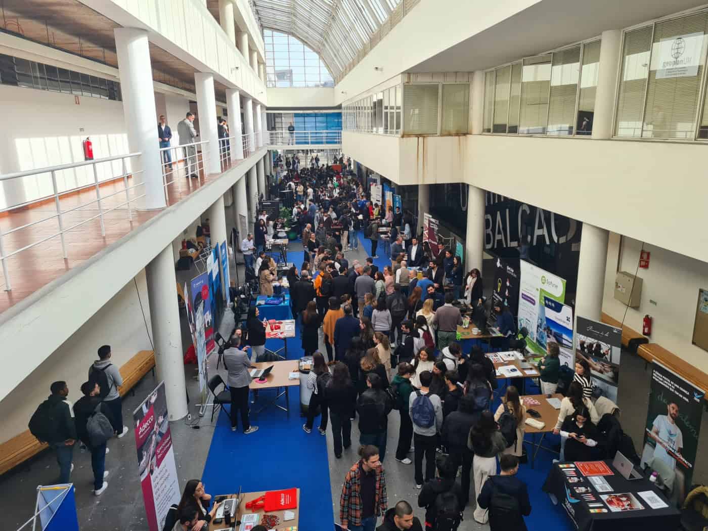 Mais de 3.000 oportunidades de trabalho e estágio no 'Dia do Emprego' da EEUM