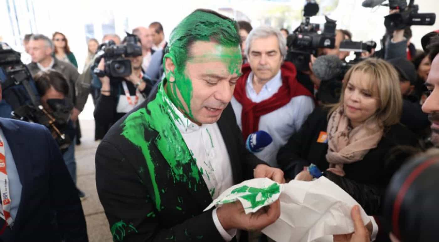 Montenegro atingido com tinta verde na Bolsa de Turismo de Lisboa