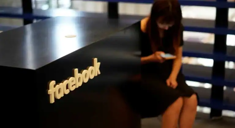 Facebook e Instagram em baixo&nbsp;