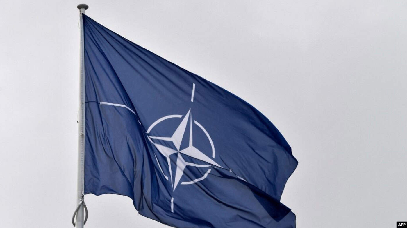Suécia torna-se formalmente membro da NATO