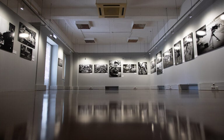 Alfredo Cunha apresenta livro sobre 25 de Abril de 1974 este sábado no Largo do Paço