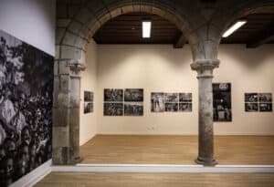 Exposição do fotojornalista Alfredo Cunha patente na reitoria da UMinho
