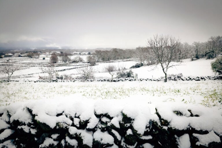Família portuguesa ficou três horas presa no carro devido a nevão na Galiza