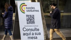 Afluência às urnas às 16:00 era de 51,96%&nbsp;