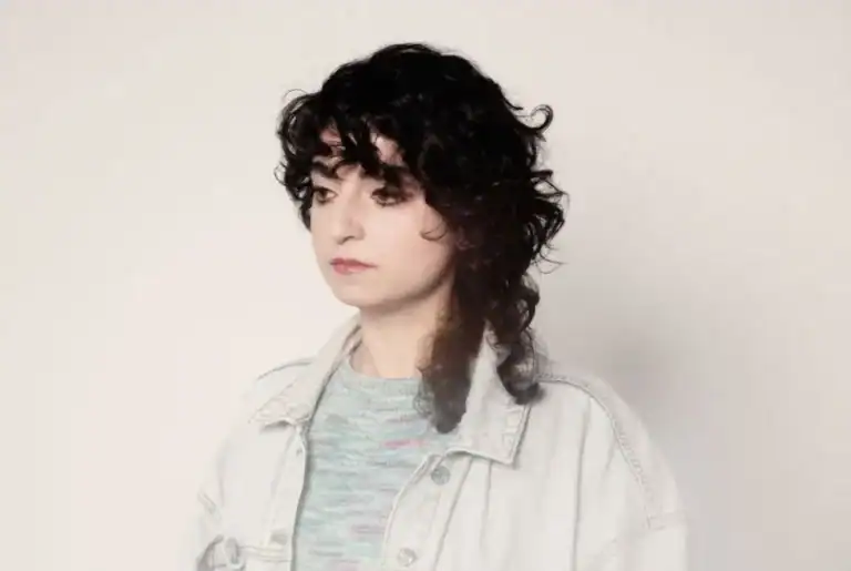 Shiva Feshareki apresenta espetáculo "imersivo" no Theatro Circo com alunos da UMinho