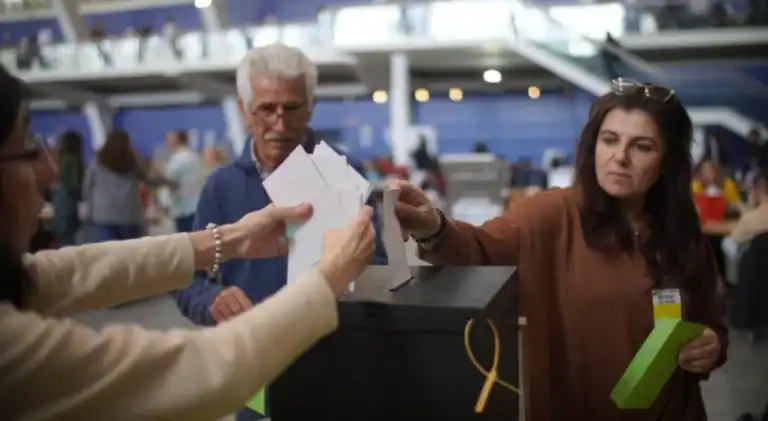 Último dia da contagem de votos dos emigrantes. Marcelo recebe Montenegro em Belém&nbsp;