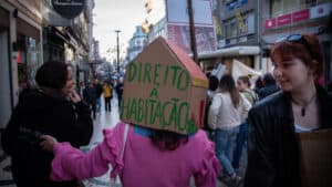 Perto de 50 estudantes da UMinho rumam a Lisboa para reivindicar alojamento