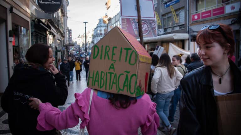Perto de 50 estudantes da UMinho rumam a Lisboa para reivindicar alojamento
