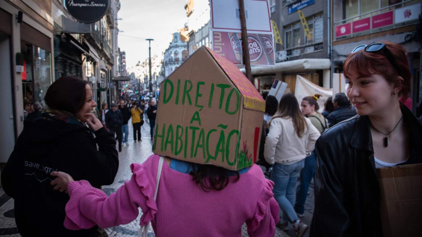 Perto de 50 estudantes da UMinho rumam a Lisboa para reivindicar alojamento