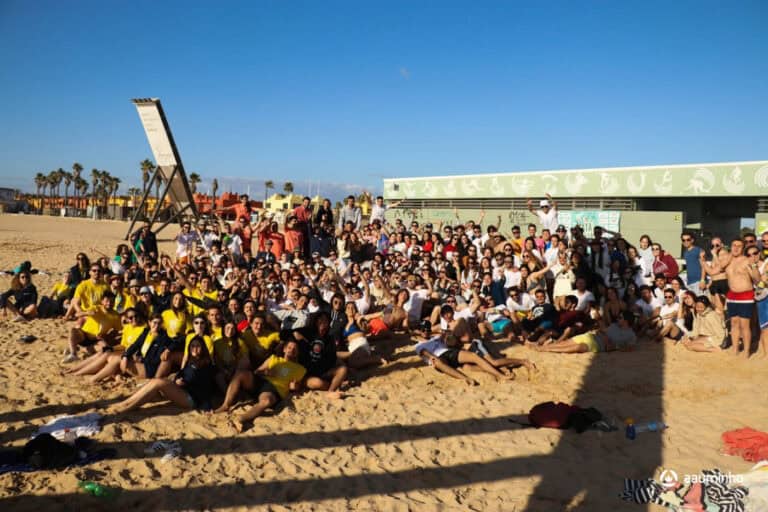 Estudantes minhotos rumam este domingo ao Algarve