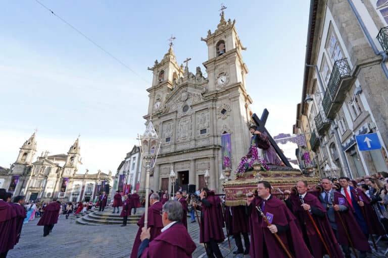 Milhares nas ruas para assistir Procissão dos Passos em Braga