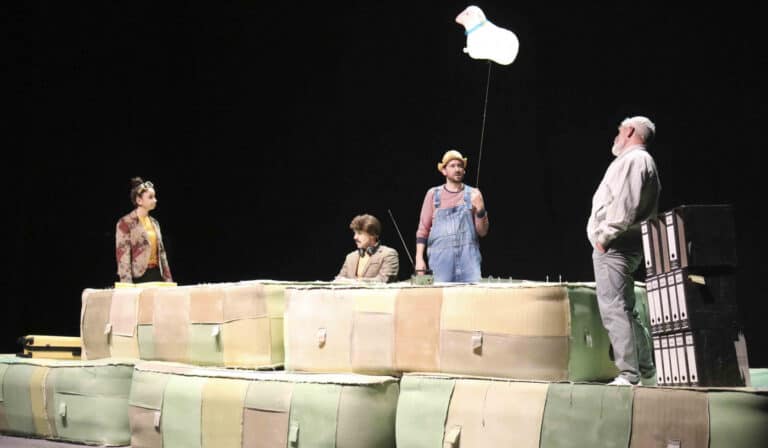 'A Cidade e as Serras (Não é Eça)' sonha com século XXII, mas esbarra no despovoamento