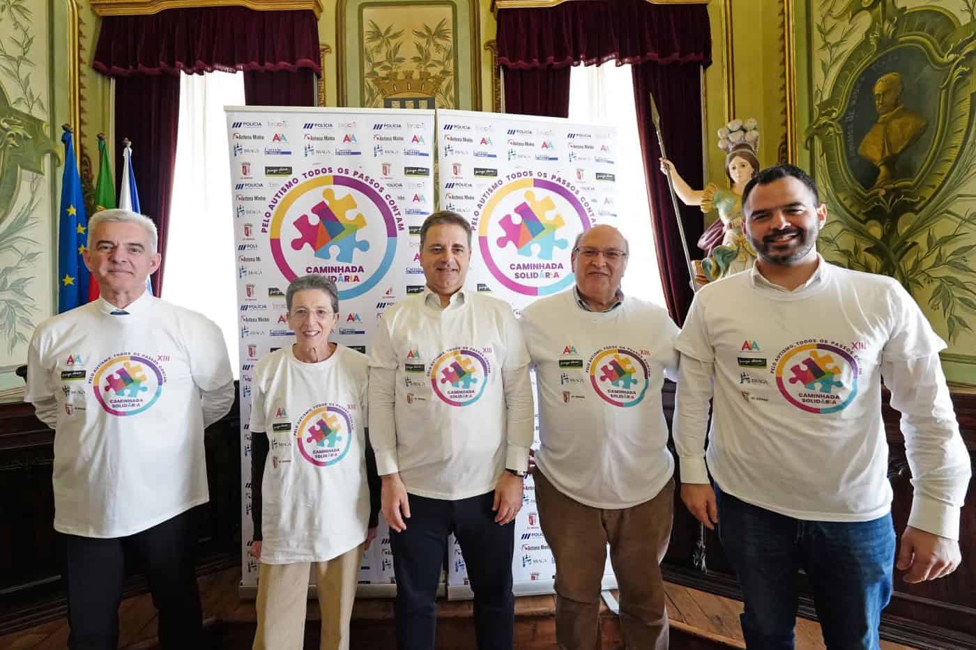 Caminhada solidária para apoiar autistas alerta para a "invisibilidade" destas pessoas