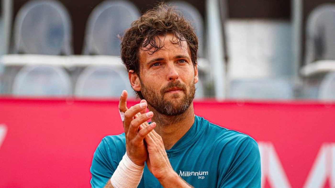 Estoril Open: Jogo de João Sousa adiado para quarta-feira