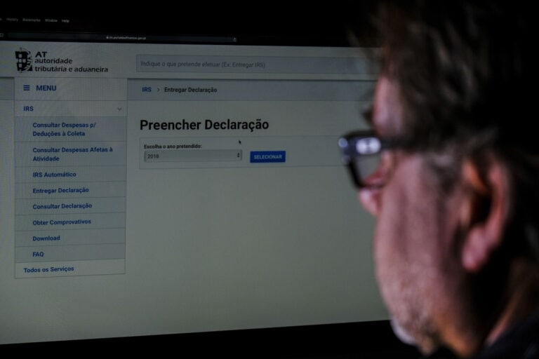 Quase meio milhão de declarações de IRS entregues no primeiro dia do prazo&nbsp;