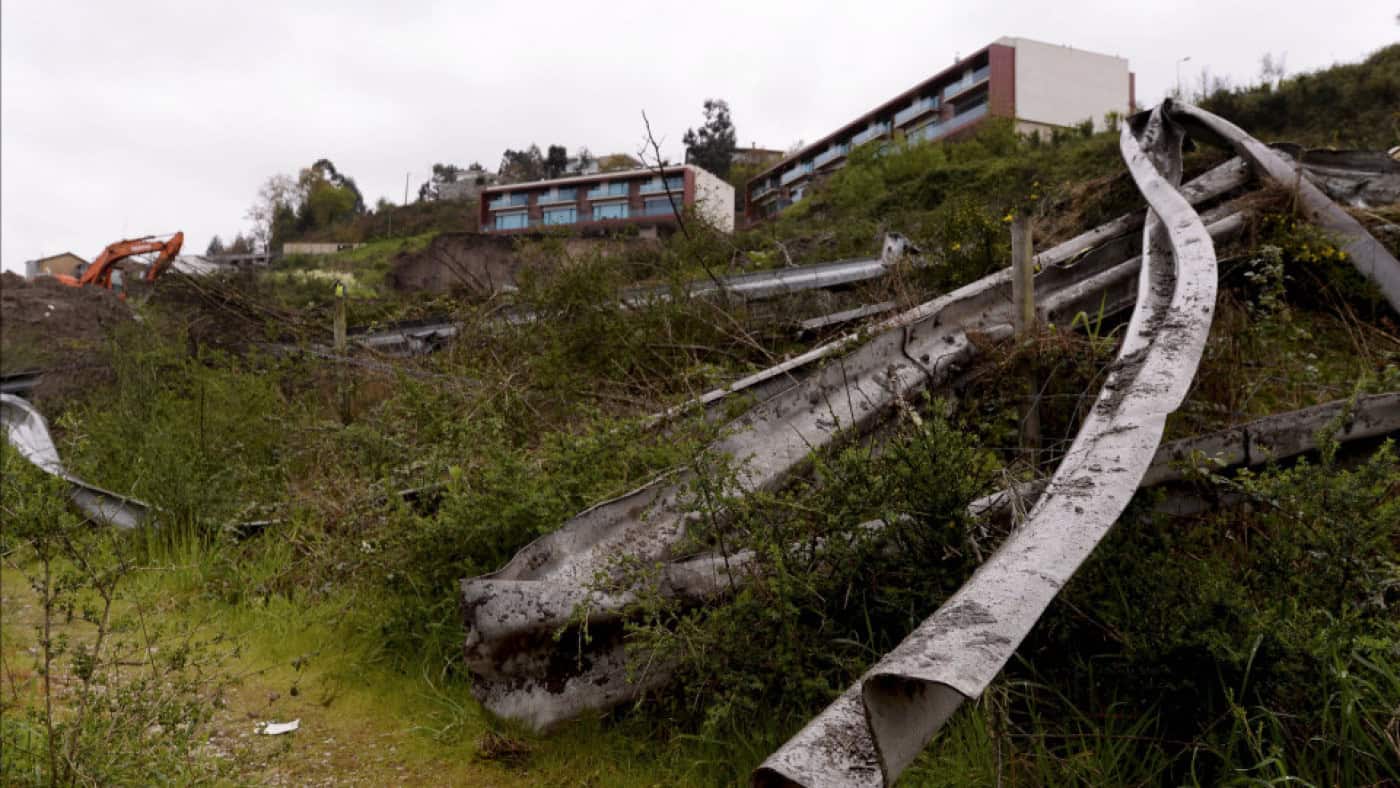 Dois engenheiros condenados a pena suspensa por derrocada em Guimarães em 2013