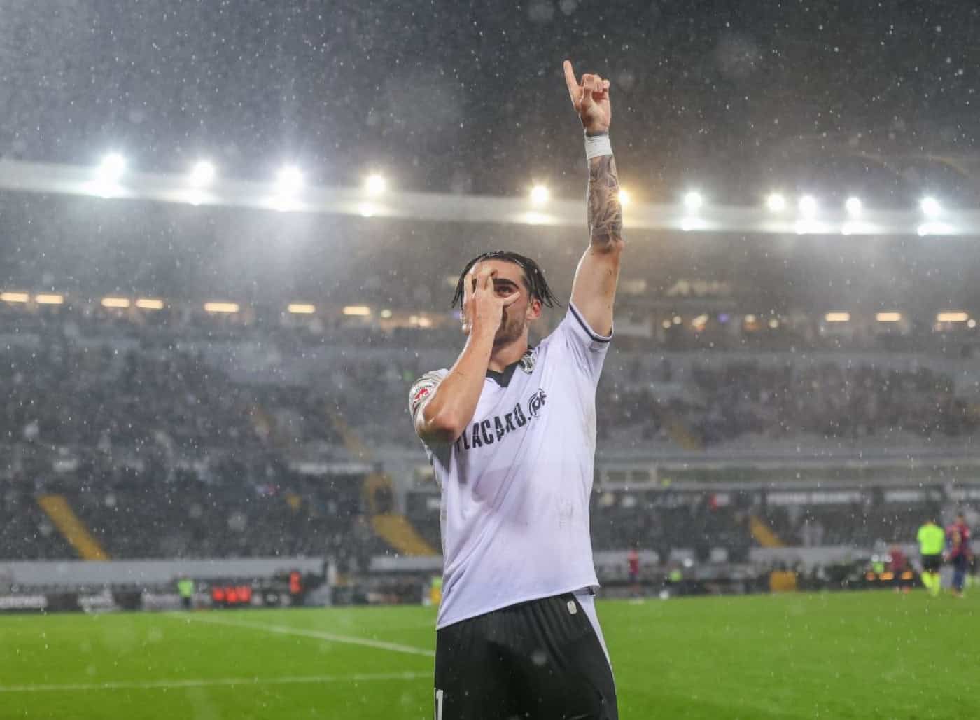 Jota Silva eleito o melhor avançado do mês de março