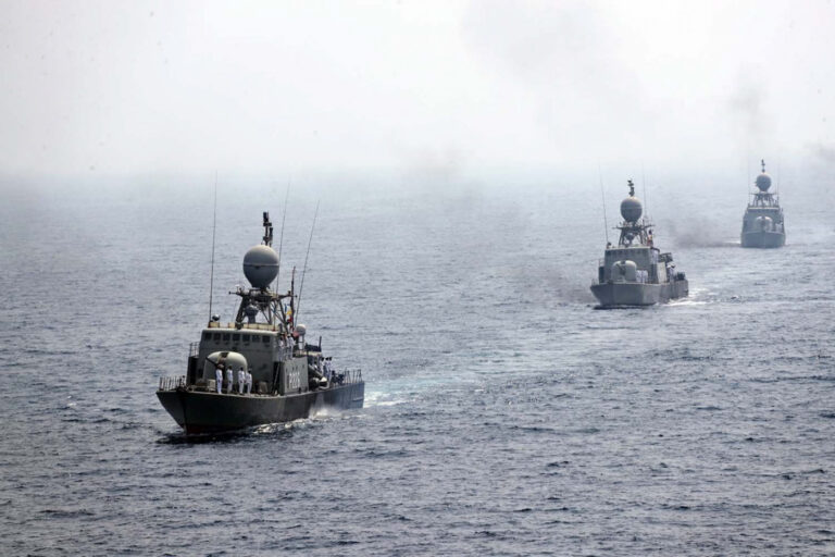 Forças iranianas assaltam navio com bandeira portuguesa no estreito de Ormuz