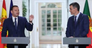 Montenegro diz não governar para telejornais e recusa comentar polémica do IRS em Madrid 