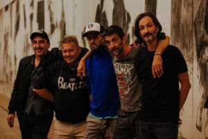 Ornatos Violeta celebram 25 anos de "O monstro precisa de amigos" ao vivo 